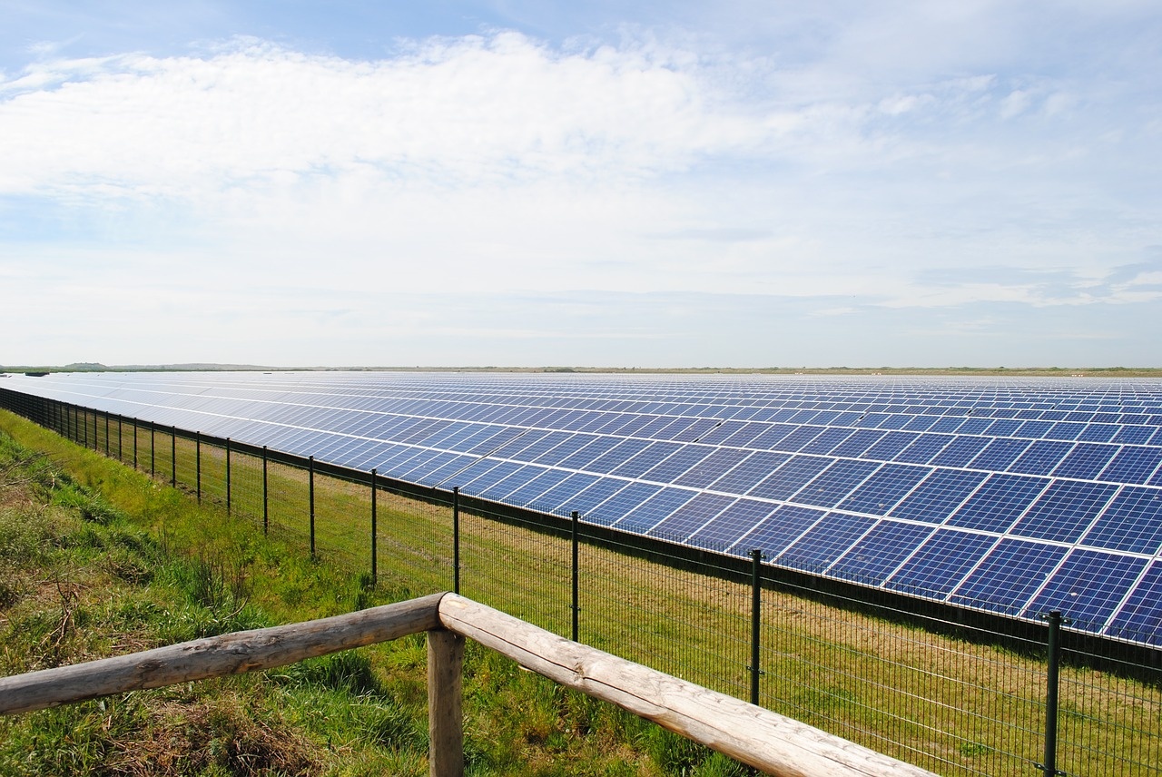 How Can Battery Storage Benefit Commercial Solar? | YSG Solar | YSG Solar